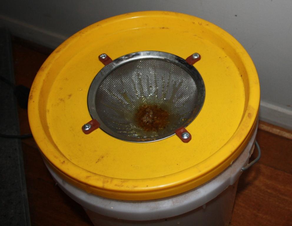 Honey strainer 02.jpg